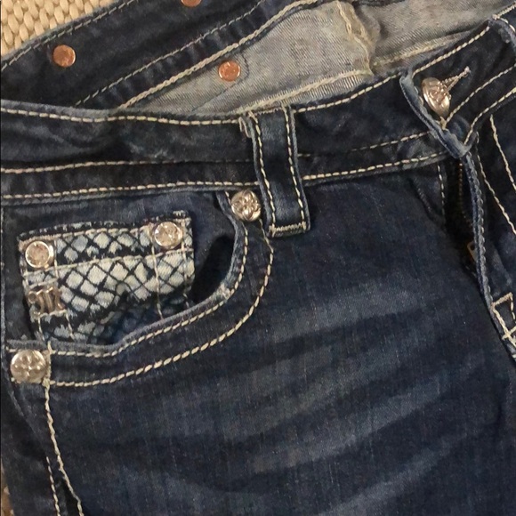 Miss Me Cuffed Capri - Picture 4 of 5